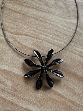 Floral metal Pendant Necklace on wire